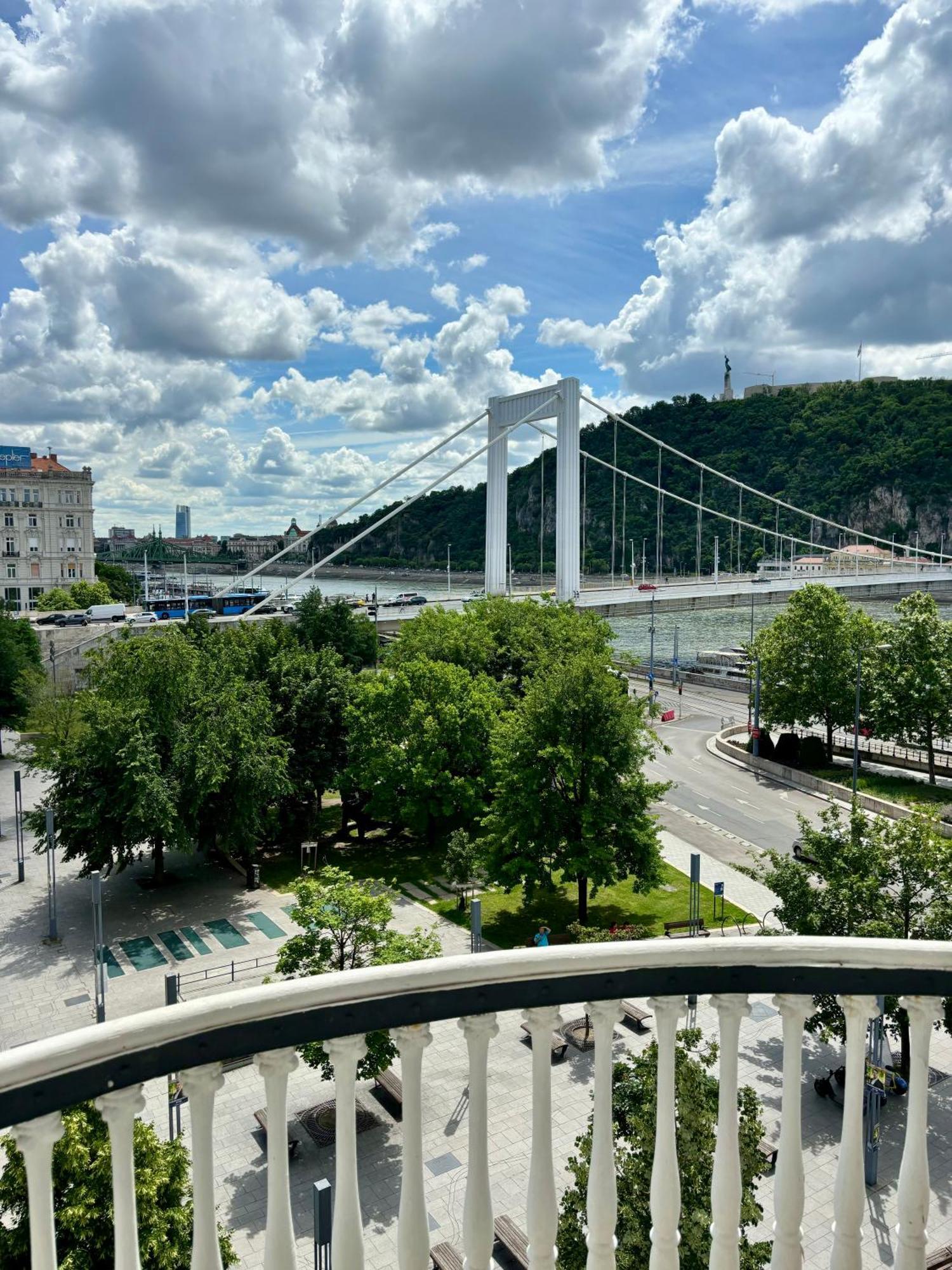 Budapest Riverfront Suite Exterior foto